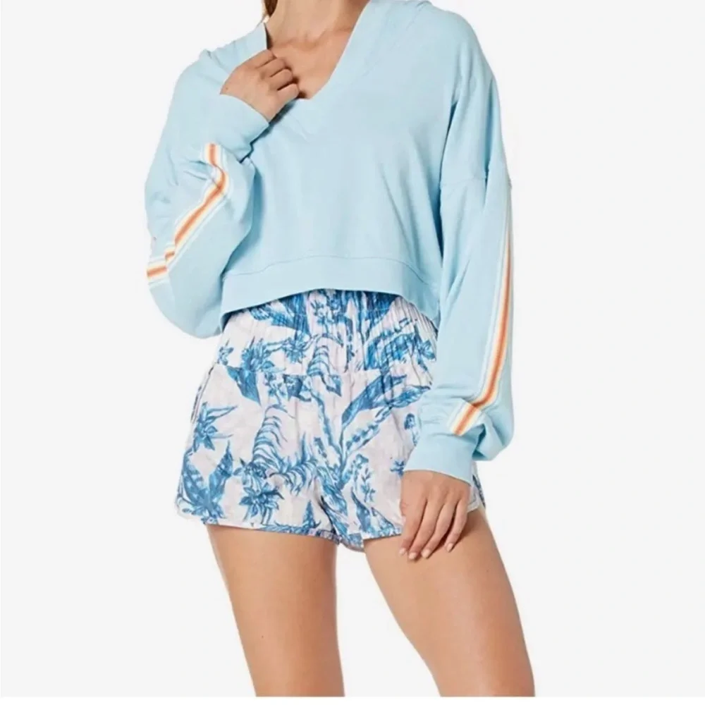 💫 FP MOVEMENT by FREE PEOPLE ‘The Way Home’ Printed Shorts - XS in White/Blue